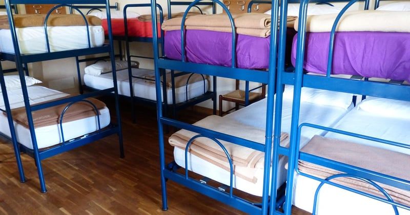 Voyager en solo en auberge de jeunesse : avantages et inconvénients