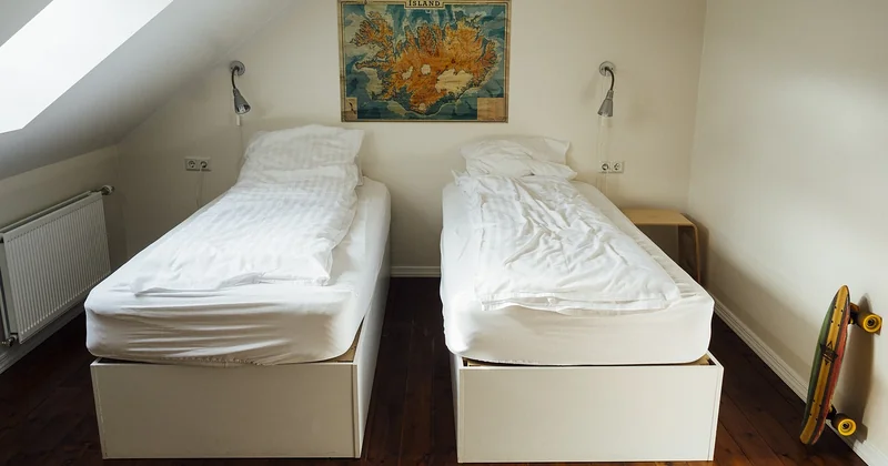 Dortoir ou chambre privée en auberge : le comparatif qui manque partout
